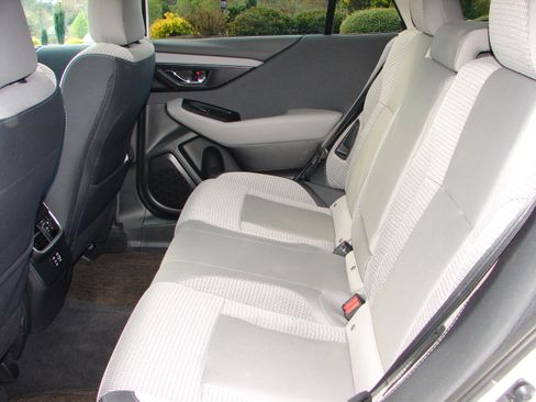 Used 2025 Subaru Outback Premium image 7