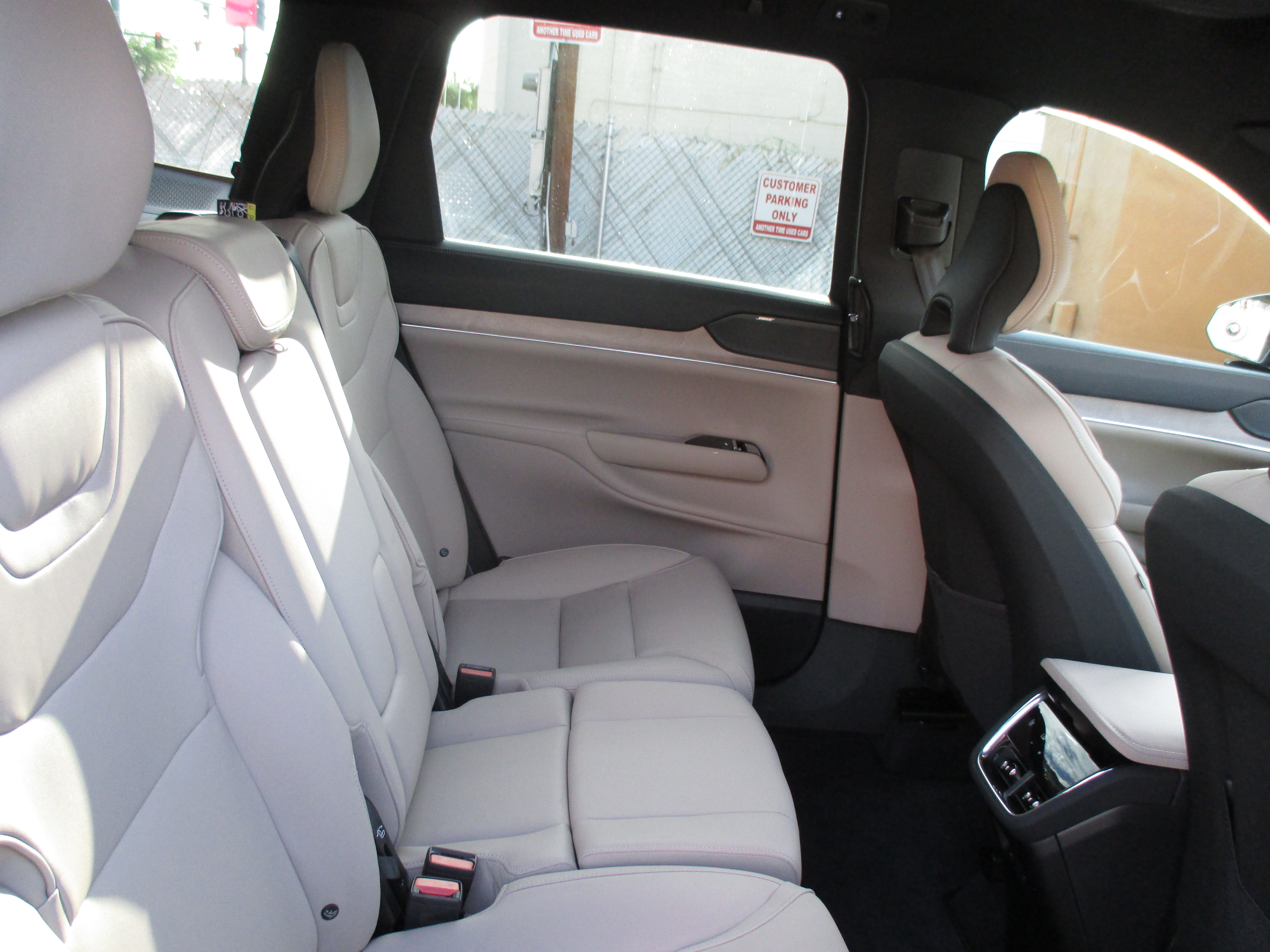 Used 2025 Volvo EX90 AWD Plus 7-Passenger image 20