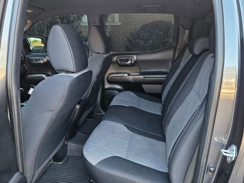 Used 2021 Toyota Tacoma image 9