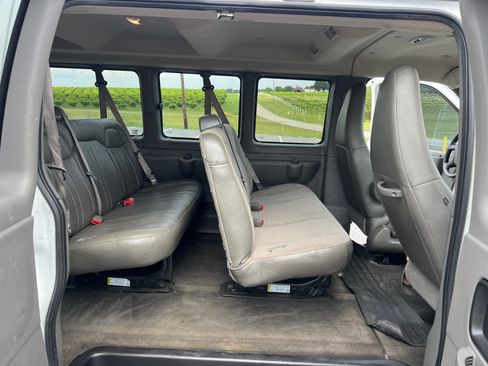Used 2017 Chevrolet Express 3500 LT Extended Passenger RWD image 17