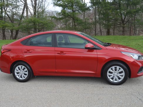 Used 2022 Hyundai Accent SE image 6
