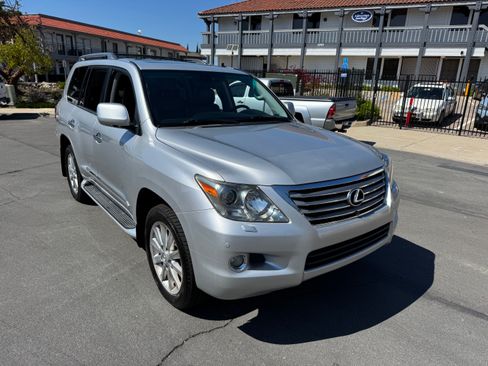 Used 2009 Lexus LX 570 image 10