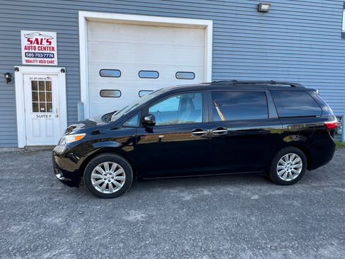 Used 2015 Toyota Sienna AWD/4WD image 1