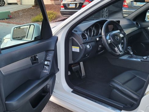 Used 2013 Mercedes-Benz C 250 Luxury image 17