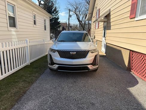 Used 2020 Cadillac XT6 Premium Luxury image 2