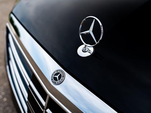Used 2020 Mercedes-Benz S 560 4MATIC Sedan image 19
