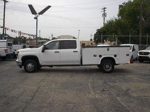 Used 2022 Chevrolet Silverado 3500 W/T RWD image 9