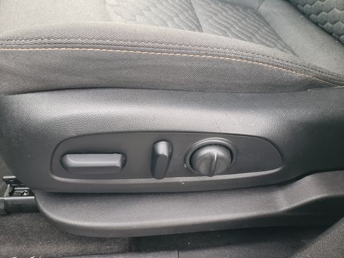 Used 2018 Chevrolet Equinox LT image 18