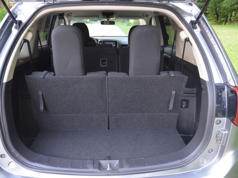 Used 2019 Mitsubishi Outlander 4WD ES image 15