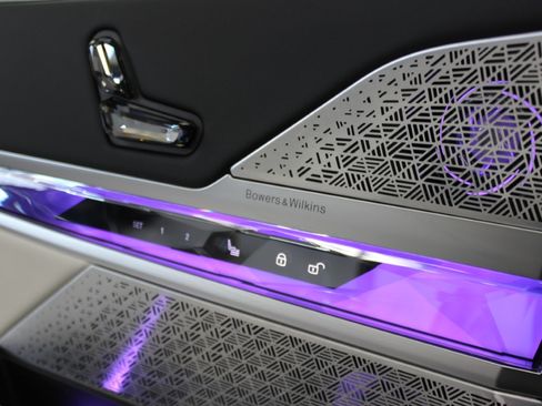 Used 2023 BMW i7 xDrive60 AWD/4WD image 34