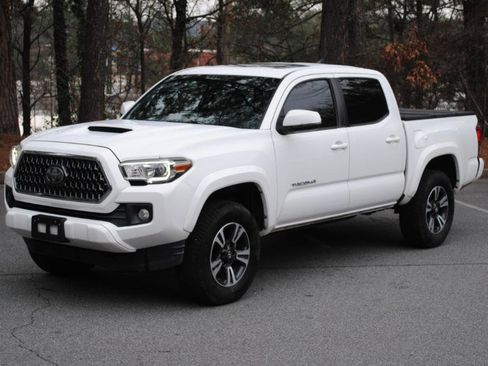 Used 2019 Toyota Tacoma TRD Sport image 7