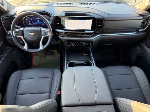 Used 2024 Chevrolet Silverado 2500 LTZ image 2