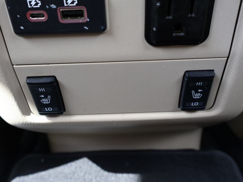 Used 2019 Nissan Pathfinder SL image 28