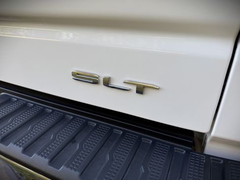 Used 2025 GMC Sierra 1500 SLT image 19