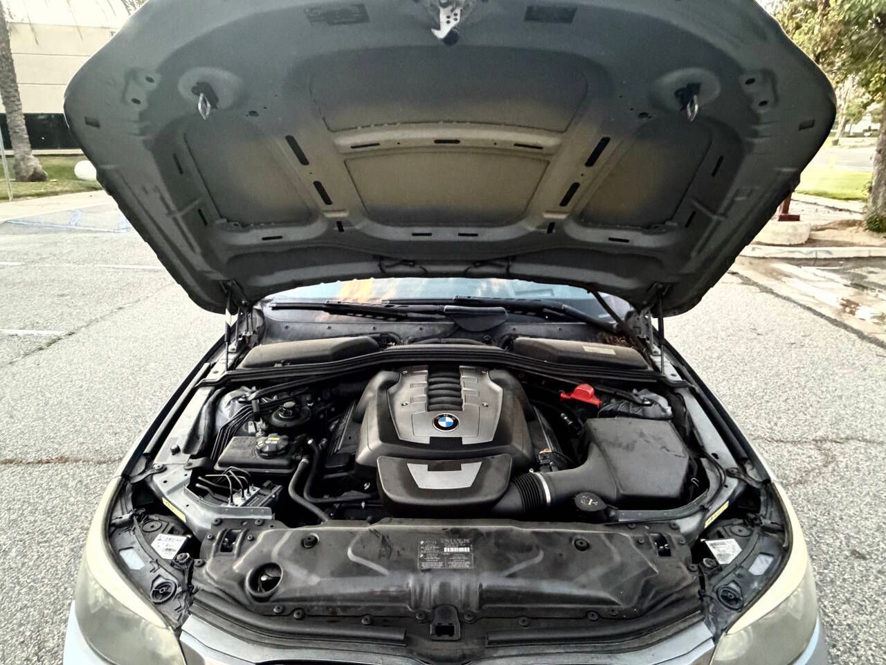Used 2010 BMW 550i w/ M-Sport Package RWD image 15
