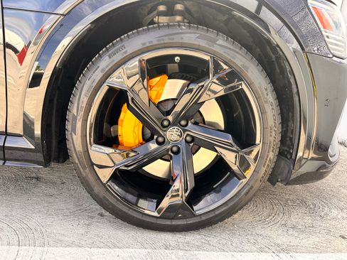 Used 2023 Audi e-tron S Prestige AWD/4WD image 25