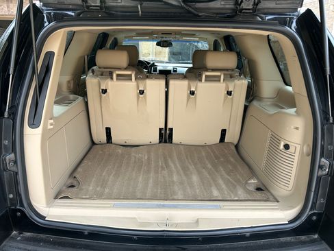 Used 2010 Cadillac Escalade Premium Luxury image 24