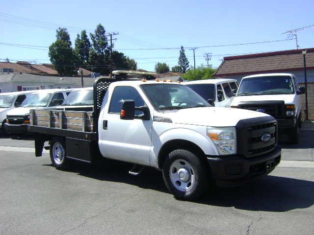 Used 2016 Ford F350 2WD Regular Cab Super Duty image 3