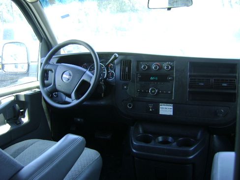 Used 2009 GMC Savana 3500 LS RWD image 8