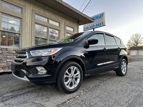 Used 2017 Ford Escape SE image 1