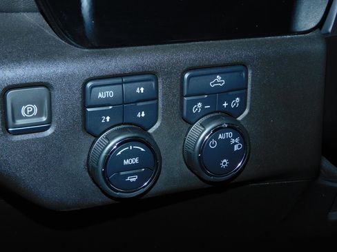 Used 2024 Chevrolet Silverado 1500 LT Z71 image 29