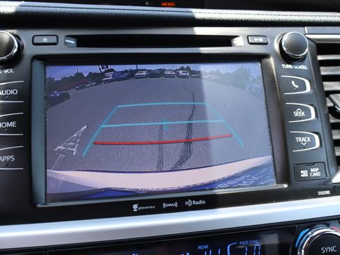 Used 2019 Toyota Highlander AWD XLE V6 image 27