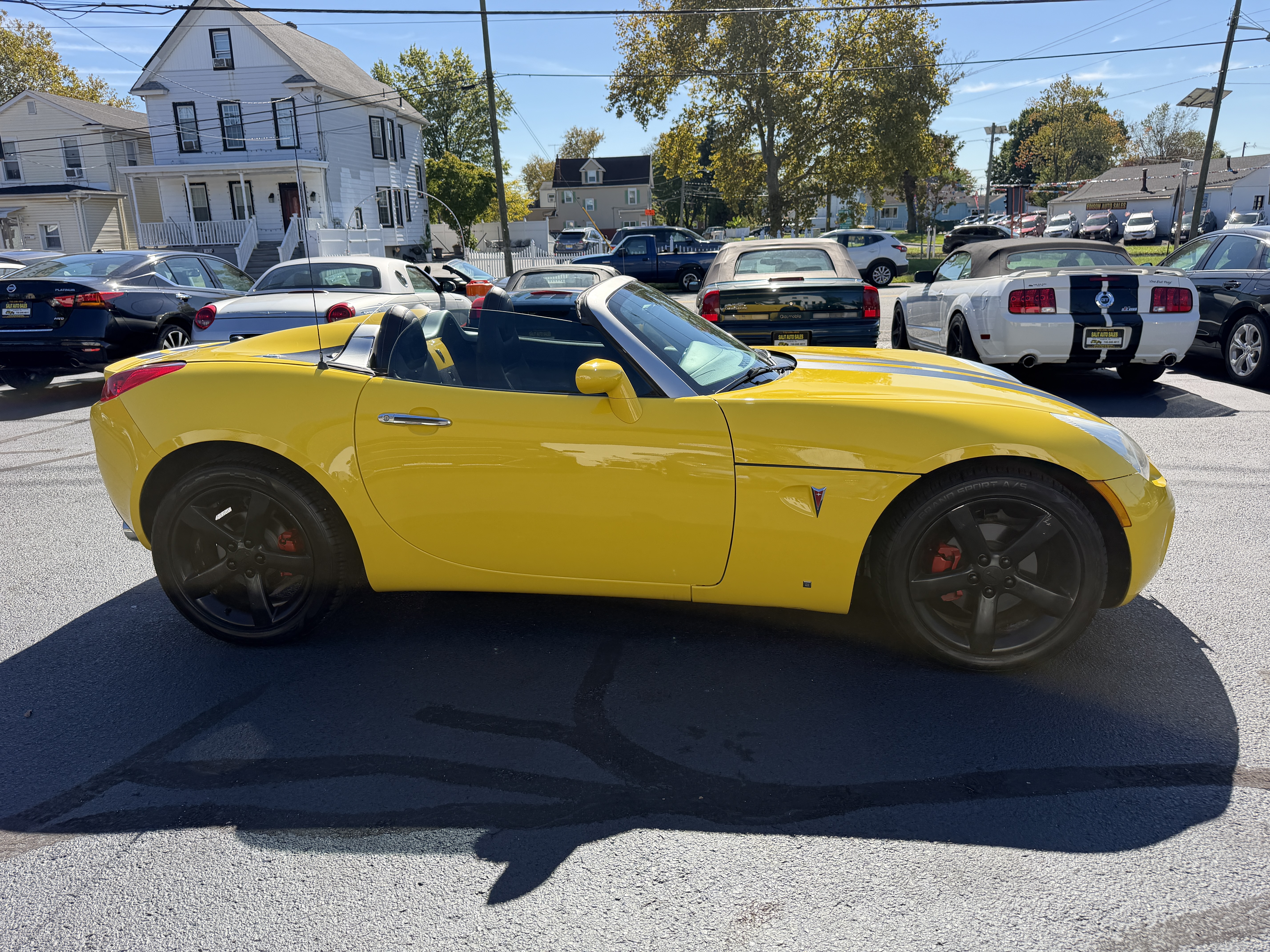 Used 2007 Pontiac Solstice Convertible RWD image 18