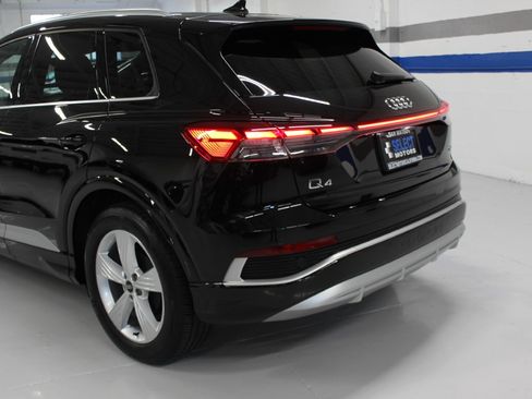 Used 2025 Audi Q4 e-tron Premium image 11