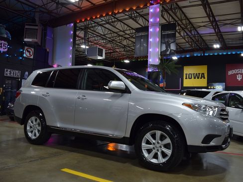 Used 2013 Toyota Highlander Plus V6 FWD image 13