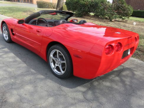 Used 2003 Chevrolet Corvette image 3
