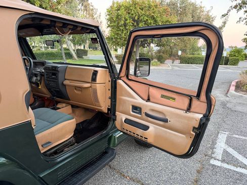 Used 1998 Jeep Wrangler 4WD Sahara image 29