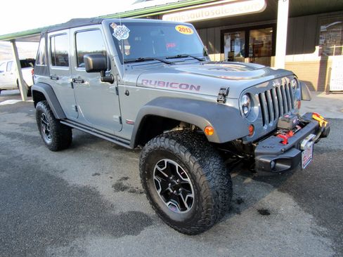 Used 2013 Jeep Wrangler Rubicon image 2