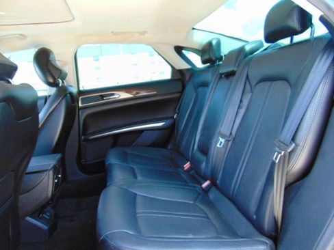Used 2015 Lincoln MKZ image 22