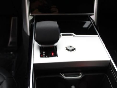 New 2025 Land Rover Range Rover SE image 13