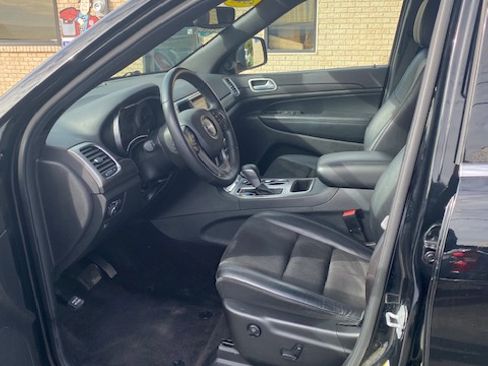Used 2018 Jeep Grand Cherokee Laredo image 14