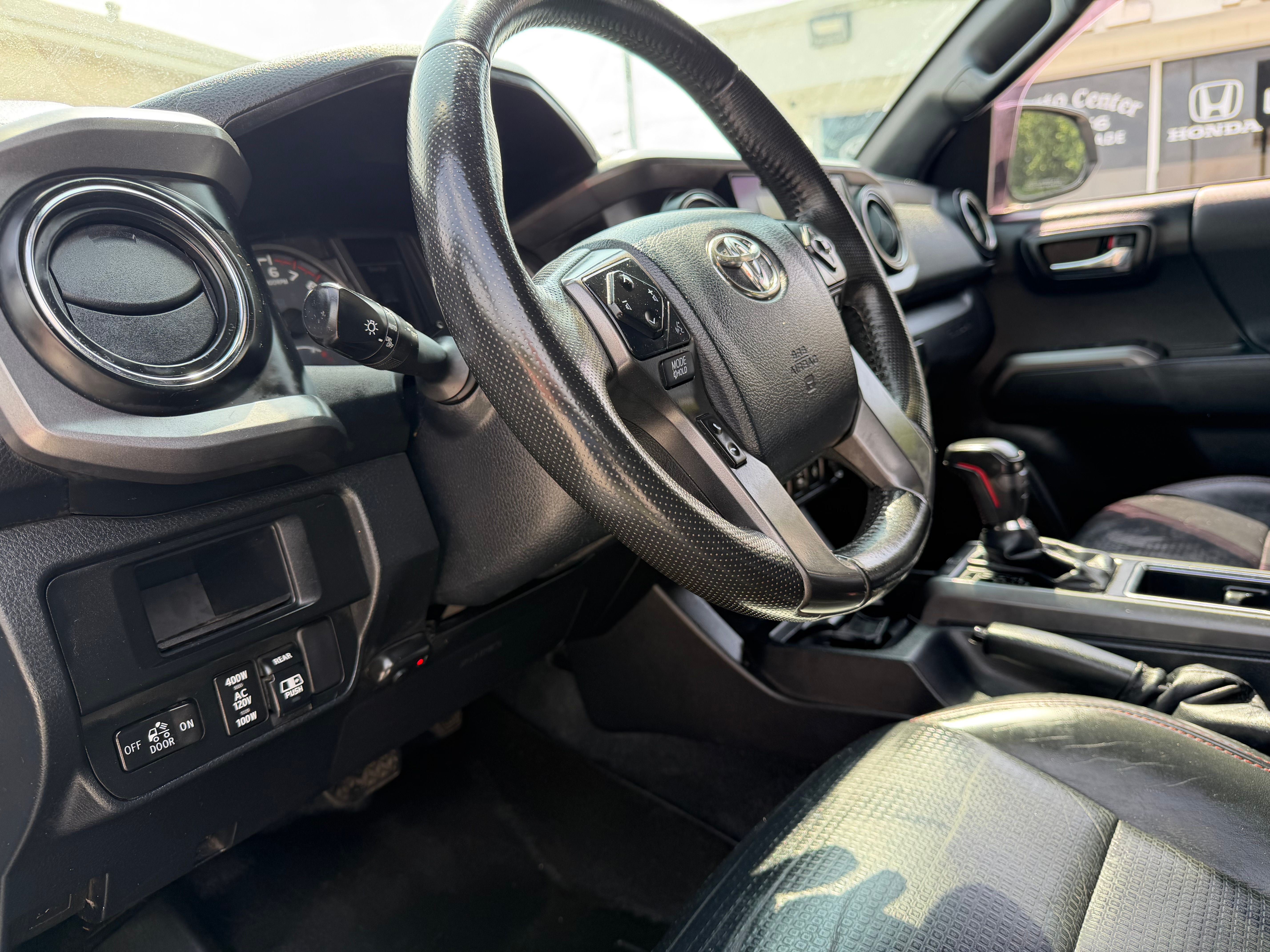 Used 2017 Toyota Tacoma 4x4 Double Cab image 12