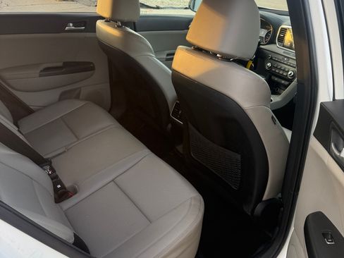 Used 2021 Kia Sportage S image 16