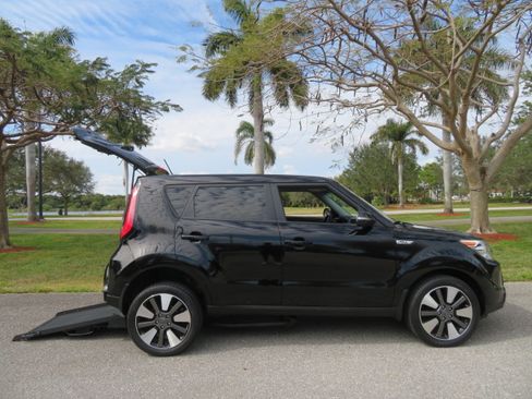 Used 2016 Kia Soul ! image 3