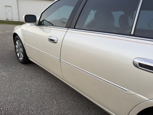 Used 2009 Cadillac DTS Luxury image 30