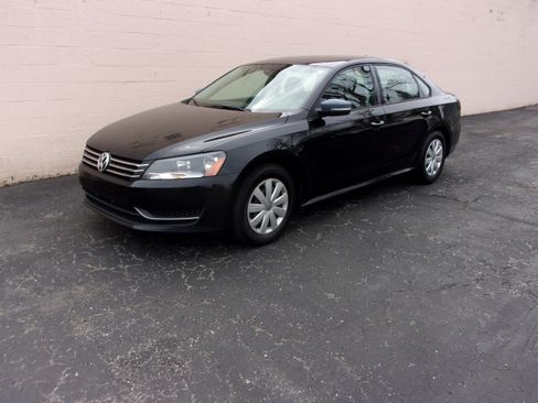 Used 2013 Volkswagen Passat 2.5 S image 1