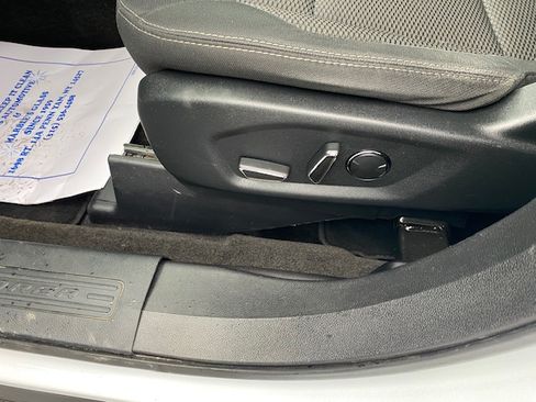 Used 2017 Ford Explorer XLT image 13