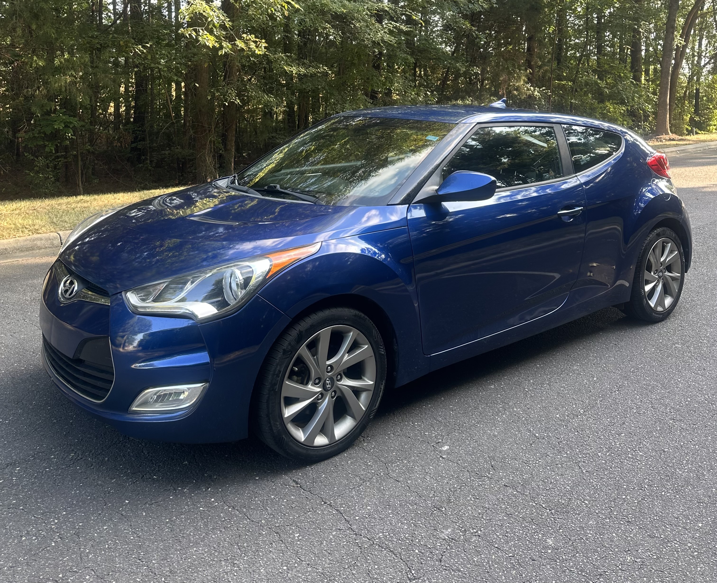 Used 2017 Hyundai Veloster FWD image 7