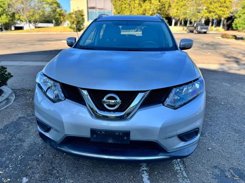 Used 2015 Nissan Rogue SV image 2
