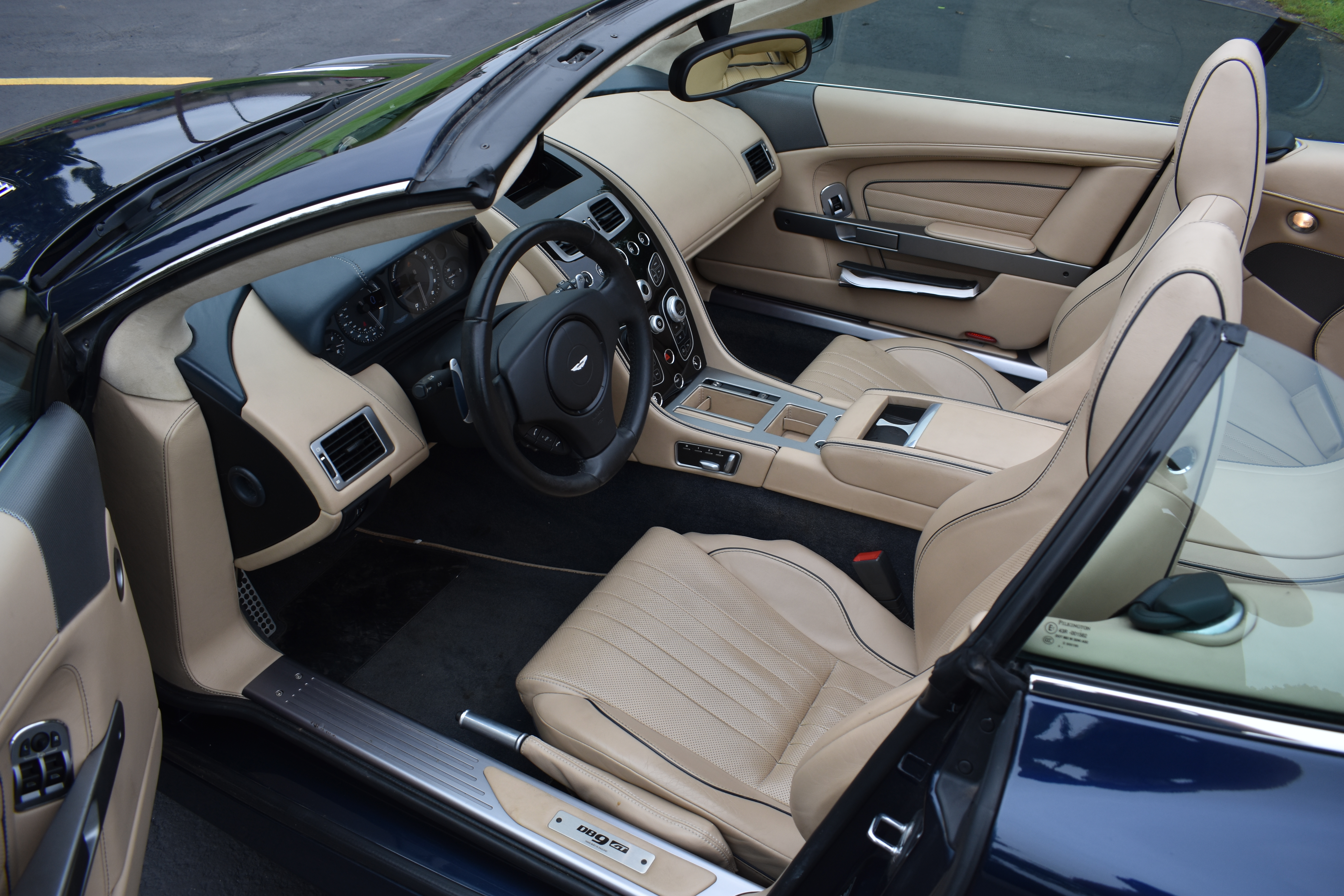 Used 2016 Aston Martin DB9 GT Volante RWD image 36