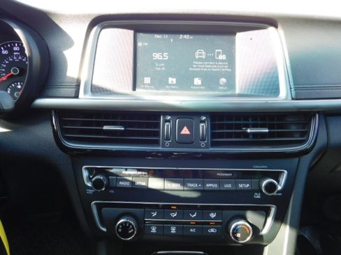 Used 2018 Kia Optima S image 18