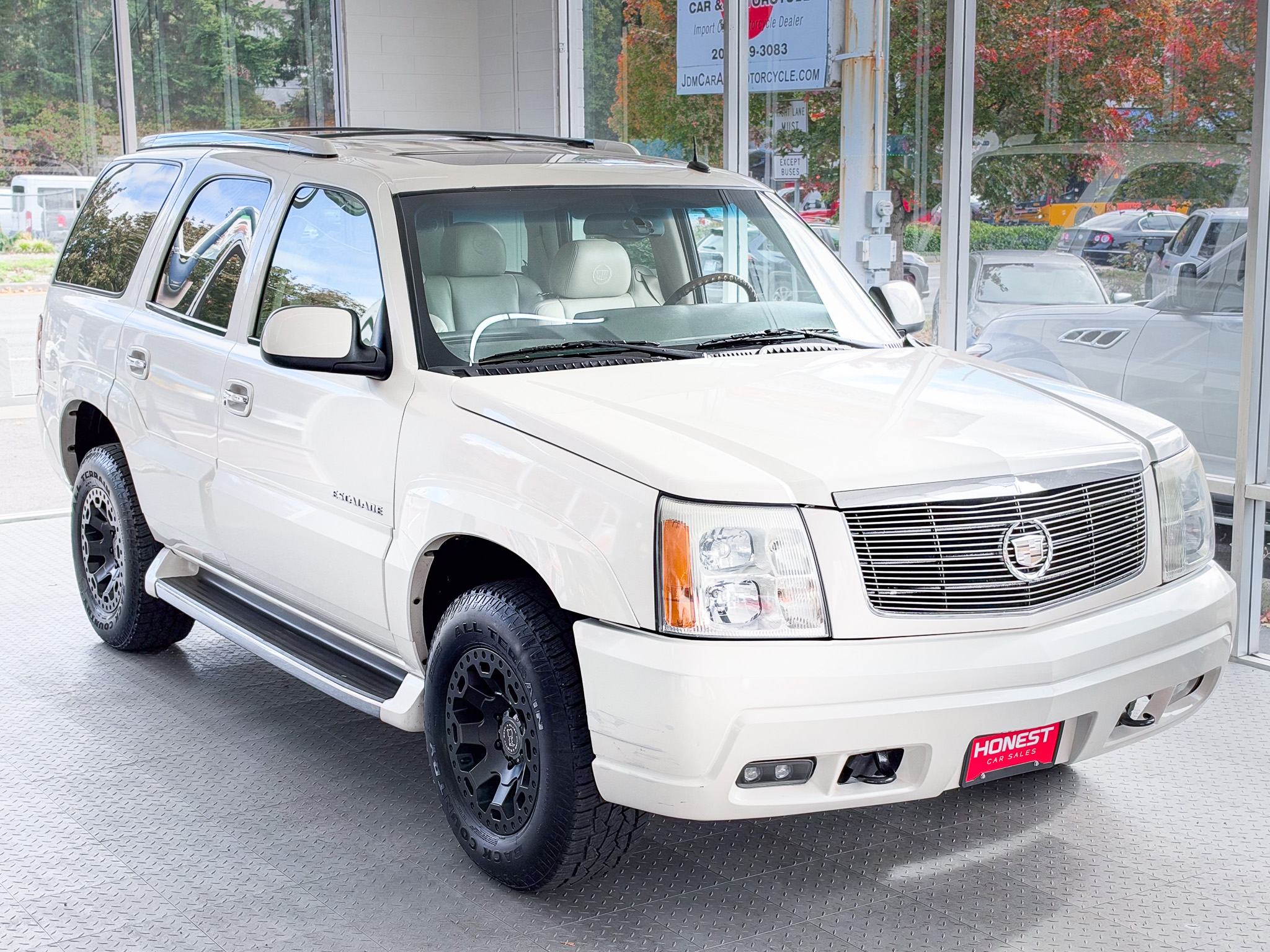 Used 2003 Cadillac Escalade AWD image 1