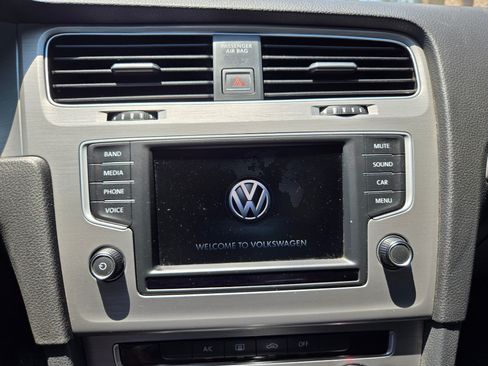 Used 2016 Volkswagen Golf image 17