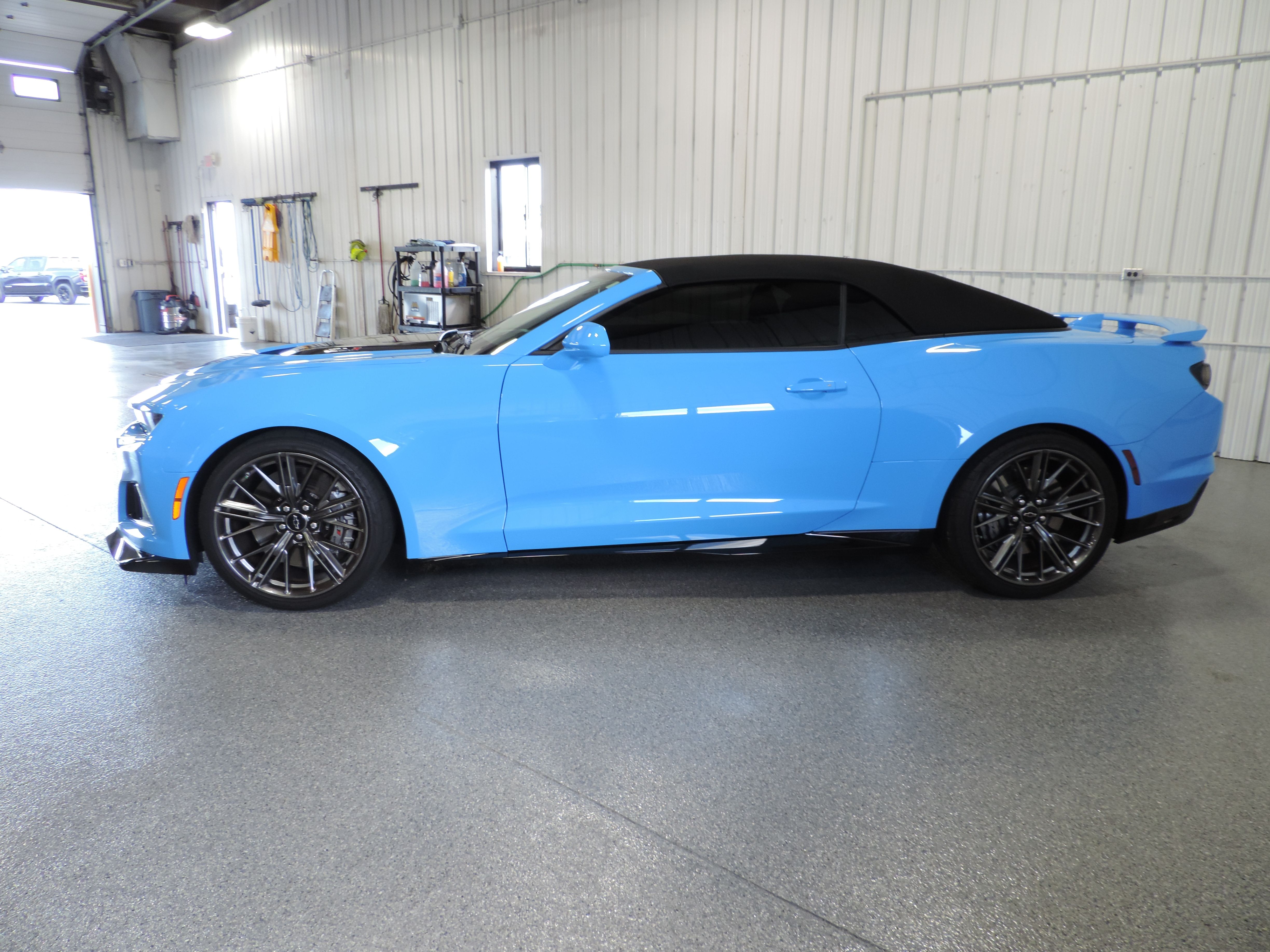 Used 2022 Chevrolet Camaro ZL1 Convertible RWD image 3