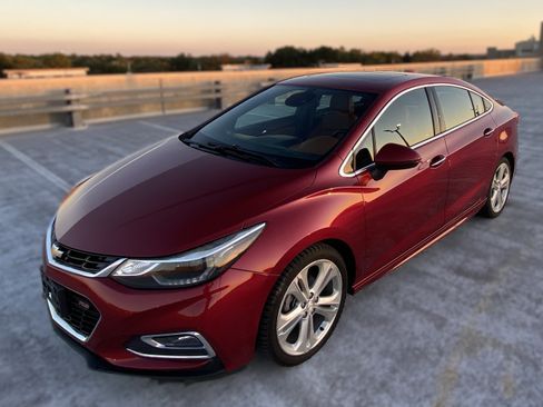 Used 2017 Chevrolet Cruze Premier image 1