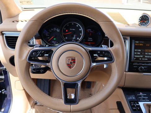 Used 2016 Porsche Macan Turbo image 22